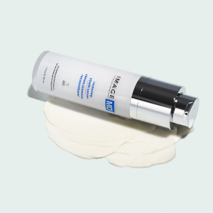 IMAGE Skincare IMAGE MD restoring youth serum - verpakking en textuur - www.jemooistehuid.nl