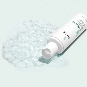 IMAGE Skincare ORMEDIC balancing facial cleanser textuur en flacon